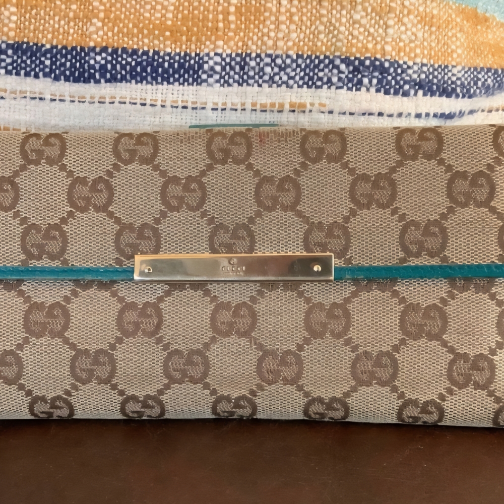 Gucci Canvas Wallet With Teal Lining with Iconic GG Monogram